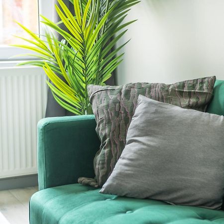 Stanion Luxurious 3 Bedroom Modern House Northamptonshire, Double, Twins, Single, Free Parking, Free Wi-Fi, Pets, Up To 8 Sleeps, 4 Smart Tvs Corby Extérieur photo