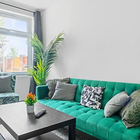 Stanion Luxurious 3 Bedroom Modern House Northamptonshire, Double, Twins, Single, Free Parking, Free Wi-Fi, Pets, Up To 8 Sleeps, 4 Smart Tvs Corby Extérieur photo
