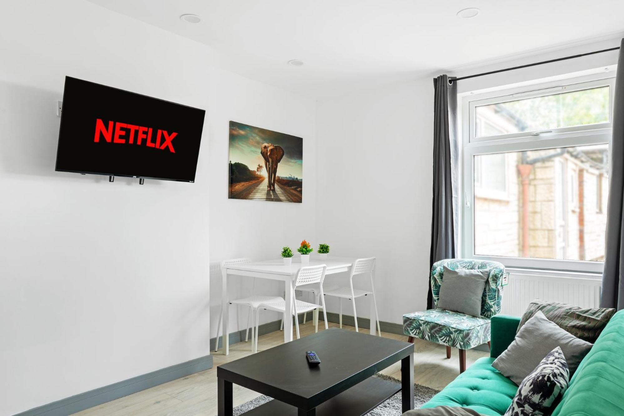 Stanion Luxurious 3 Bedroom Modern House Northamptonshire, Double, Twins, Single, Free Parking, Free Wi-Fi, Pets, Up To 8 Sleeps, 4 Smart Tvs Corby Extérieur photo