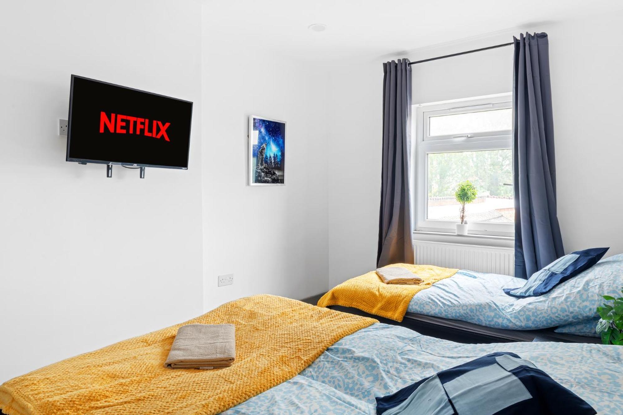 Stanion Luxurious 3 Bedroom Modern House Northamptonshire, Double, Twins, Single, Free Parking, Free Wi-Fi, Pets, Up To 8 Sleeps, 4 Smart Tvs Corby Extérieur photo