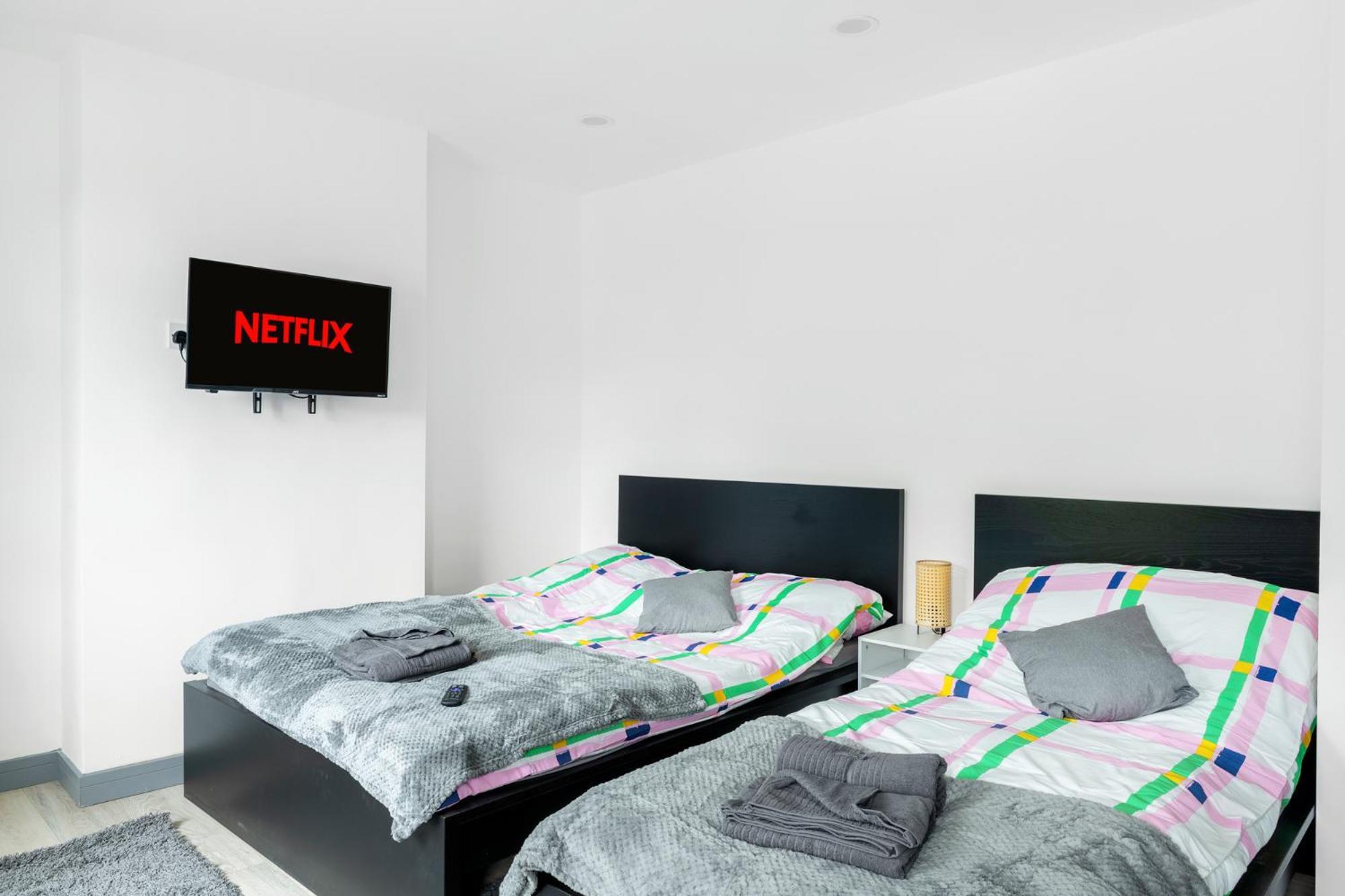 Stanion Luxurious 3 Bedroom Modern House Northamptonshire, Double, Twins, Single, Free Parking, Free Wi-Fi, Pets, Up To 8 Sleeps, 4 Smart Tvs Corby Extérieur photo