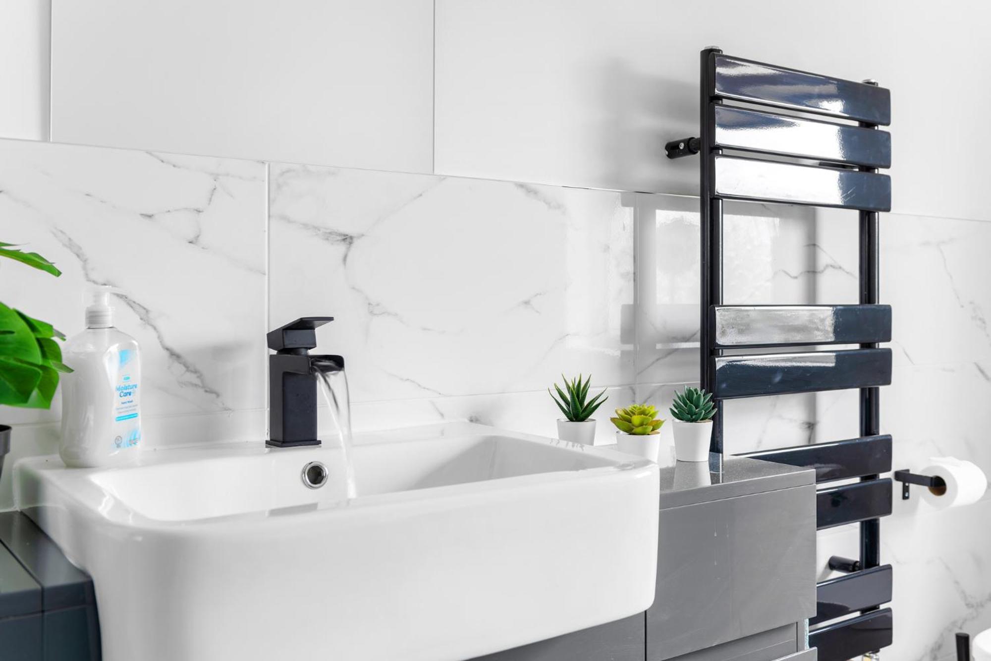 Stanion Luxurious 3 Bedroom Modern House Northamptonshire, Double, Twins, Single, Free Parking, Free Wi-Fi, Pets, Up To 8 Sleeps, 4 Smart Tvs Corby Extérieur photo